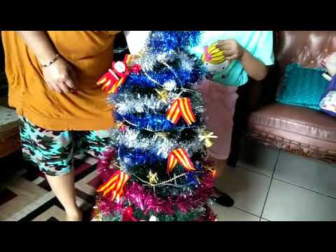 Video: Cara Menghias Pohon Natal Untuk Tahun Baru