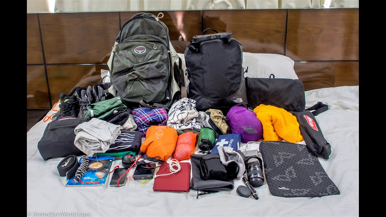 Снимают по 1 вещи. Рюкзак для похода. Рюкзак с вещами для похода. Интересные вещи для похода. Много вещей.