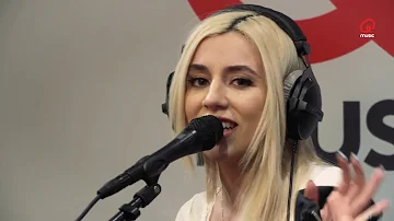 Ava Max - Sweet But Psycho live @ Qmusic