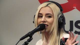 Ava Max - Sweet But Psycho live @ Qmusic