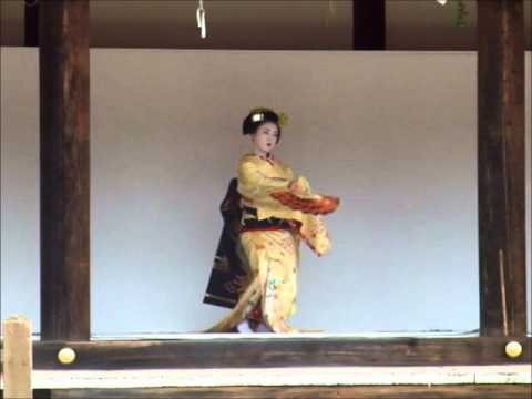希少　日本画　日本舞踊　都踊り　芸者　舞妓　昭和レトロ 昔の絵葉書 巽橋に佇む舞妓さん Old post card #maiko