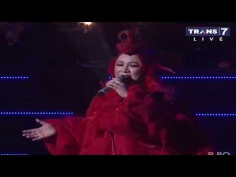 Konser 25 Tahun Ari Lasso - Ari Lasso ft  Melly Goeslaw - Jika