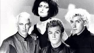 Siouxsie &amp; The Banshees - This Unrest (Theatre de Verdure 1985)