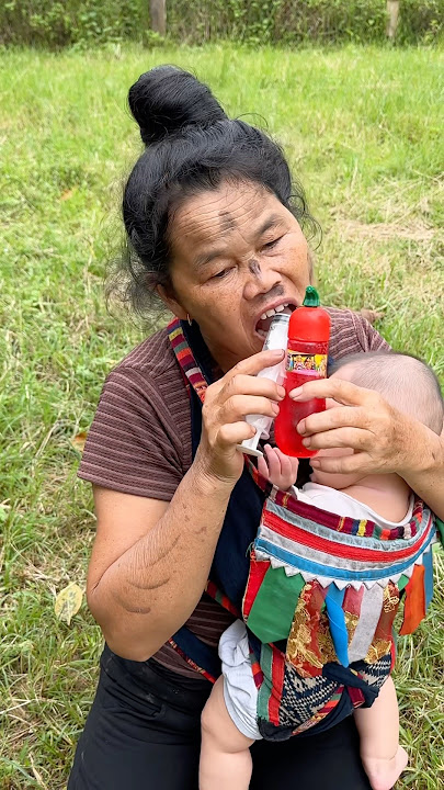 buy pump chili not know how to eat poor old lady throw away..😧 #shorts