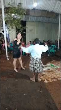 viral acara dangdutan kakek kakek joget di depan biduan cantik