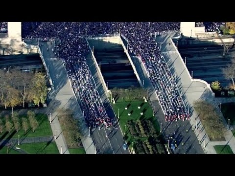 Chicago Cubs parade: Millions of fans swarm streets