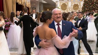 Лукашенко танцует вальс! // Новогодний бал во Дворце Независимости! // Декабрь, 2023