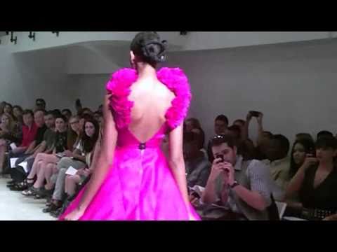 Victor de Souza Runway Fashion Week Spring 2011 - ...