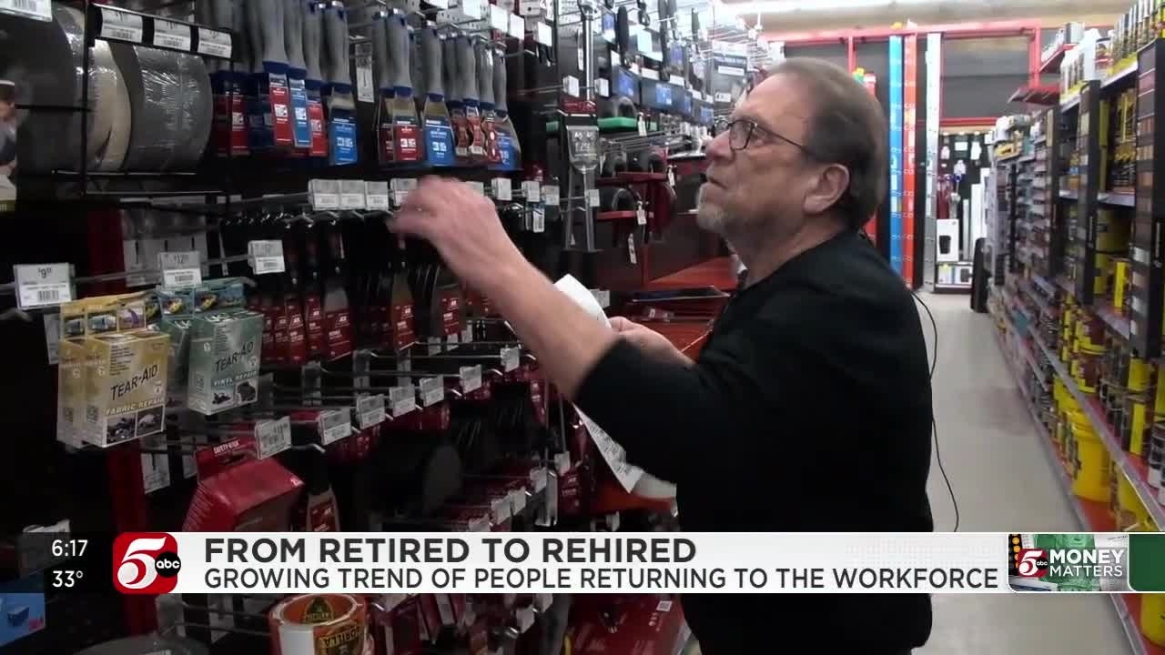 Всё больше пожилых американцев «возвращаются на работу после выхода на пенсию», чтобы справиться ...