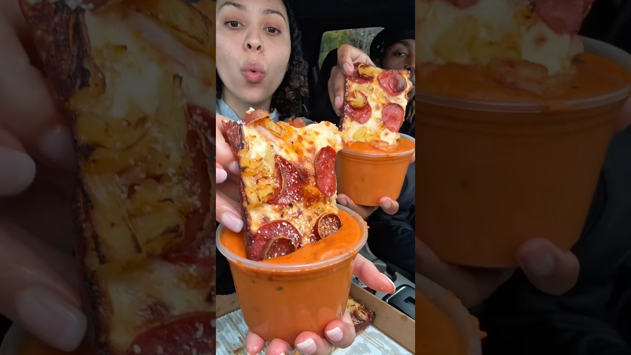 мукбанг с пиццей "Курица в масле"