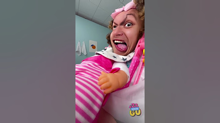 Mom VS Сockroach🪳⚡️ The Battle for Food #comedy #shorts #snapchat
