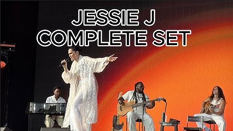 Jessie J Performing her Complete Set 
