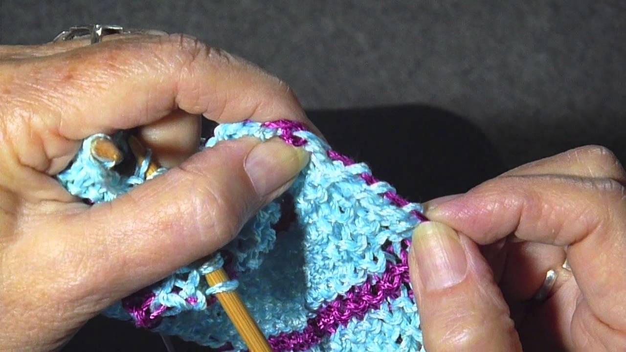 HOW TO CARRY YARN UP THE SIDE YouTube