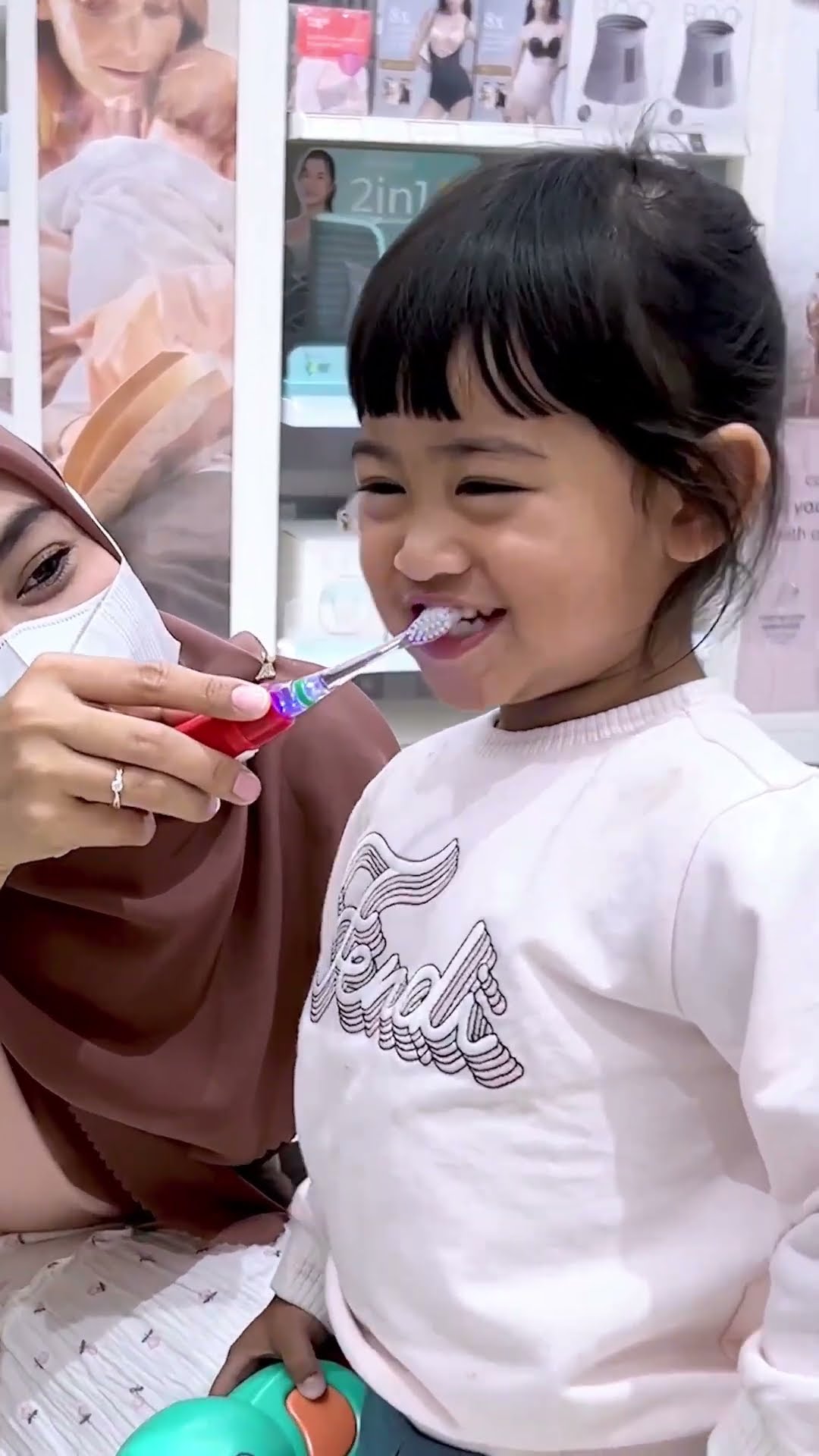 Bocah 2 Tahun perawatan sendiri !! #riaricis