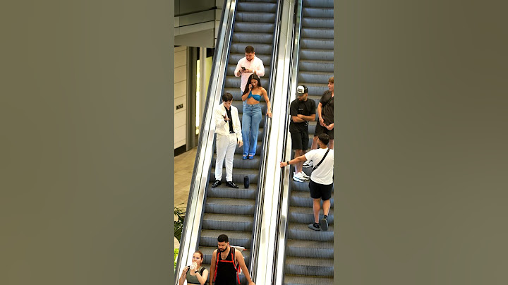 It’s a dance party everytime i step on those escalators 🤣😝