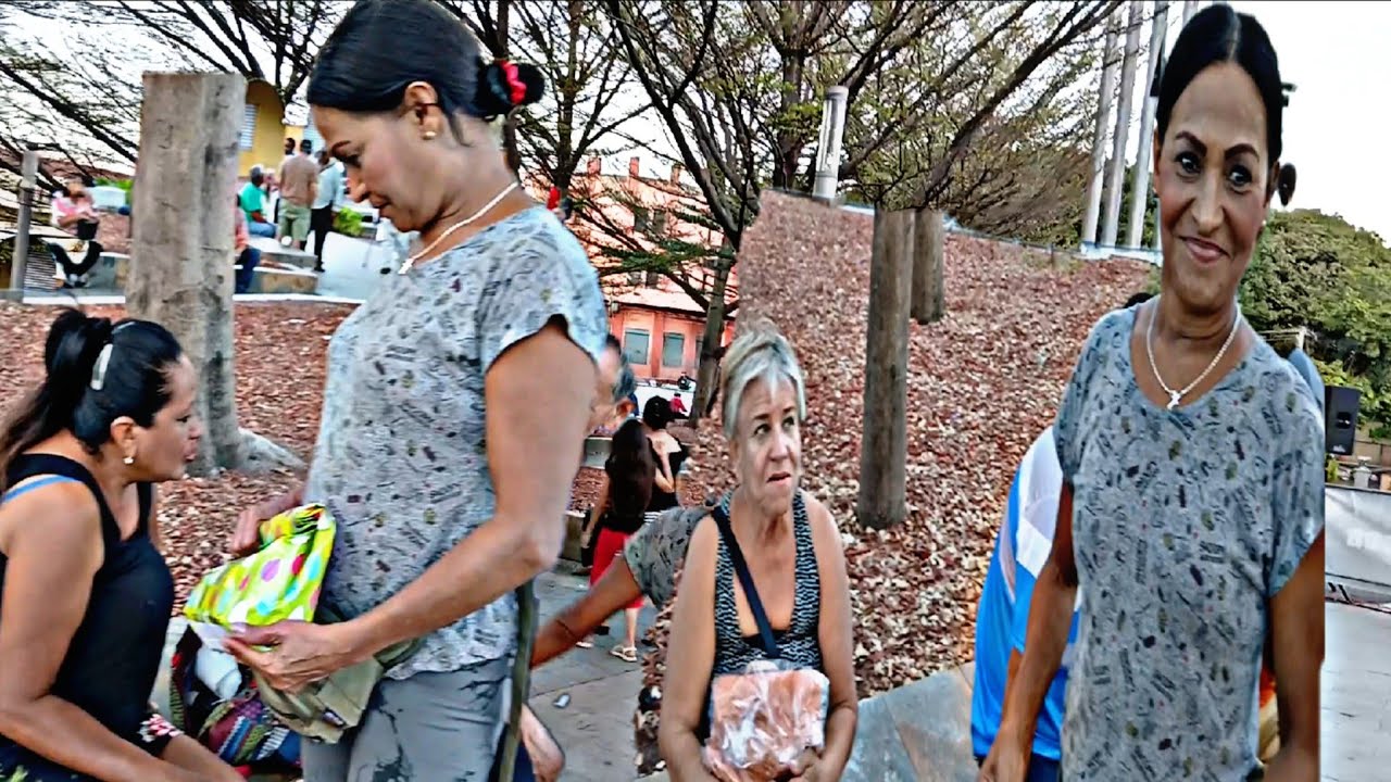 ESTA SEÑORA NOS DESPRECIO LA BENDICION