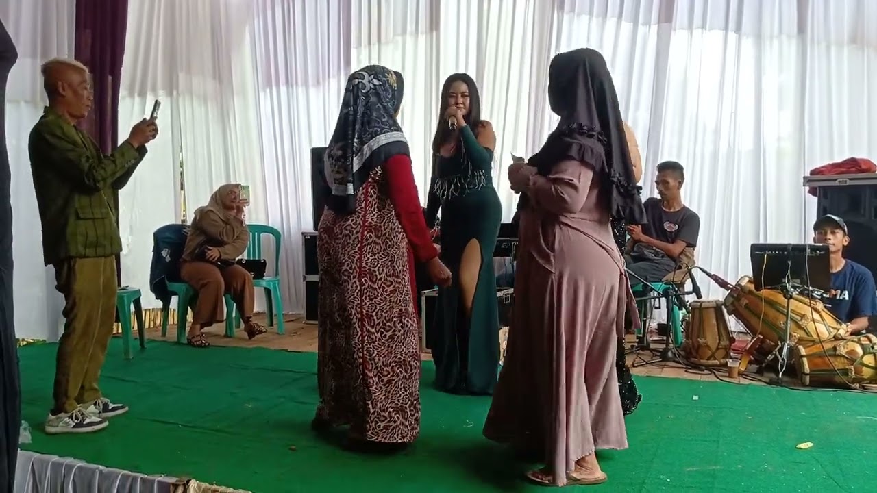 Suasana dangdut hajatan pernikahan Sunda 