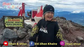 Bocah Cantik 8 Tahun di Puncak Gunung Marapi Sumatera Barat