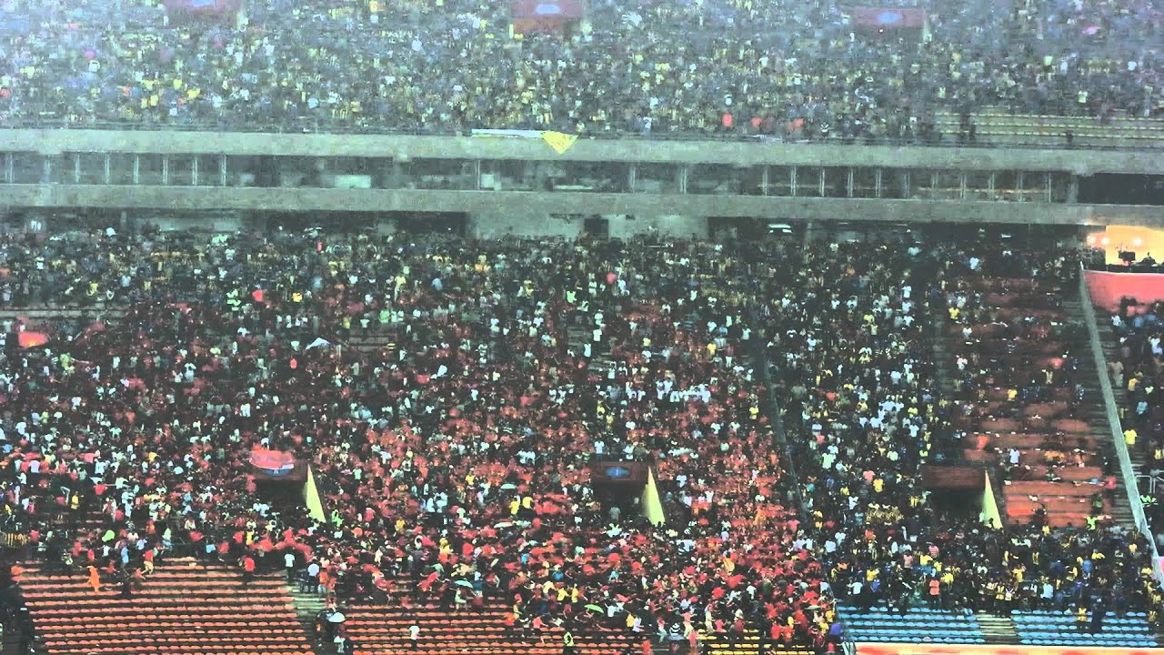 [071214] AFF Suzuki Cup 2014 Semi Final Vietnamese Fans Clashed with Malaysians