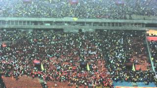 [071214] AFF Suzuki Cup 2014 Semi Final Vietnamese Fans Clashed with Malaysians
