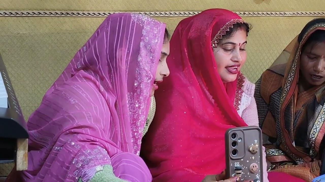 ऐसें मारे जब नजरिया दरिया लागे | Bandana Dubey & Archana Tiwari | Viral Awadhi Geet 😍