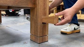 Freely movable woodworking bench / Wedge-type mobile workbench