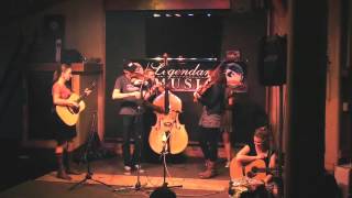 Della Mae with Tony Ludiker "Mississippi Sawyer" - Targhee Music Camp 2013 chords