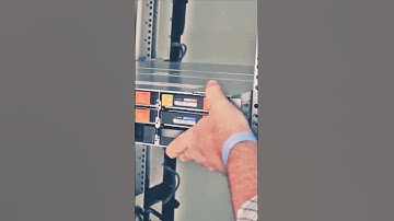 How to Mount a Server on a Rack 👉🔌🧑‍🔧 in 20 Seconds #shorts #ServerMounting #datacenter