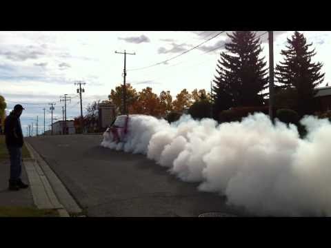 Turbo Dodge caravan @35psi burnout - jet like sound!