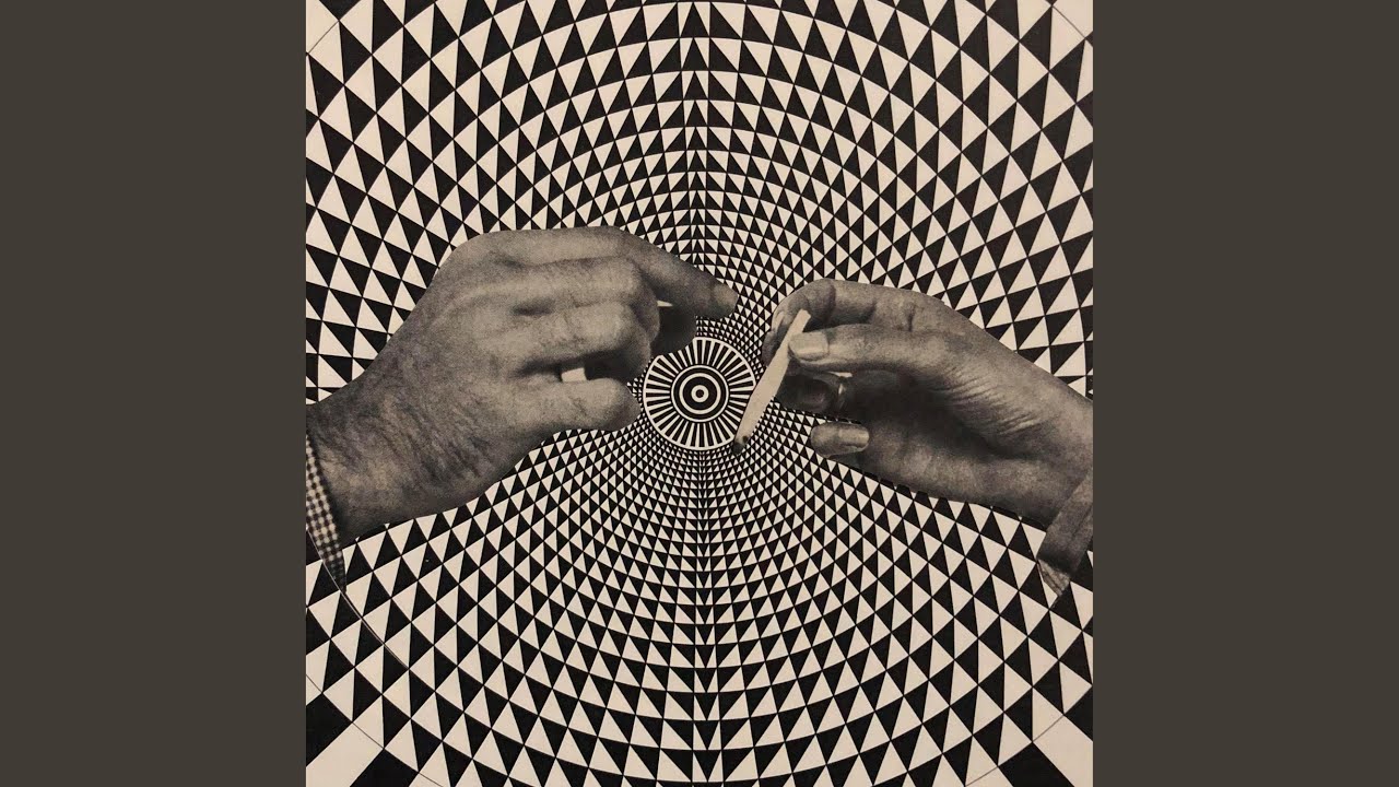 War adlı videoyu YouTube'da izle War adlı videoyu YouTube'da izle