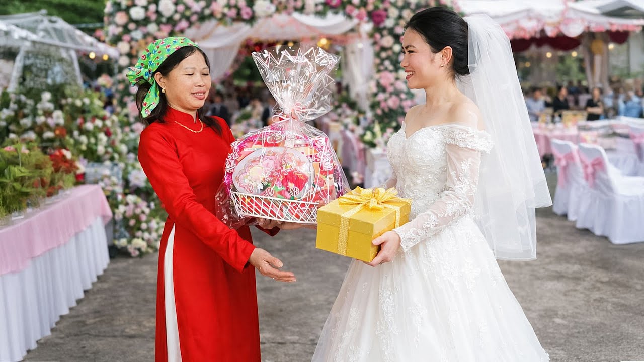 I Love You, Mom – Giving a Gift to My Mother-in-Law on Vietnamese Women’s Day