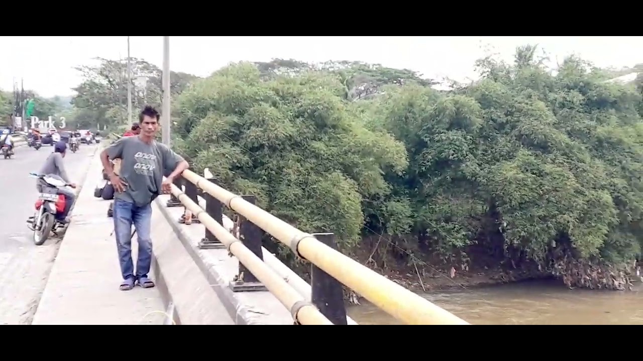 mancing !! di spot ikan_kali cisadane _!! umpan cacing.