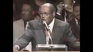 Bishop G.E. Patterson singing at Mason Temple