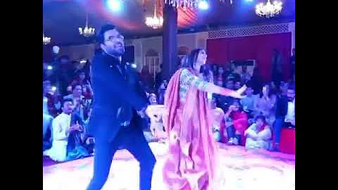Hira Mani and Yasir Hussain dances on Bollywood song on a wedding | Dance Vibes | Lollywood dance |
