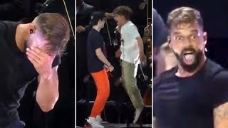 Reaparecen gemelos de Ricky Martin: momento en que lo sorprenden en concierto