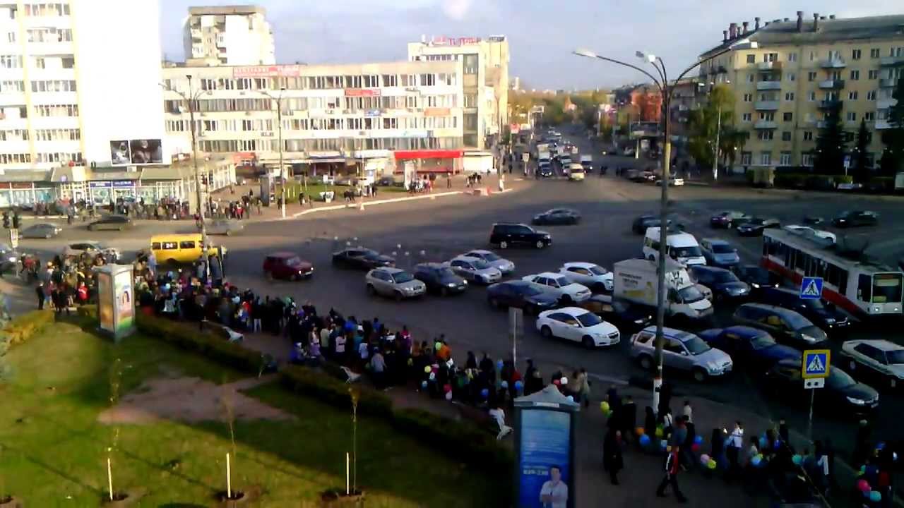 Много народу пл капошвара Тверь - YouTube