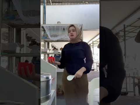 bunda cantik masak sarapan di warung.. enak banget.. #dailyvlog #streetfood #food