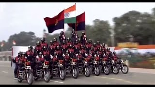 Republic Day parade: BSF woman daredevil bikers show their skills at Rajpath screenshot 4