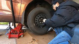2013 Toyota Venza - How to Change Tires