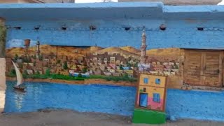 رسام صعيدي يحول قريته إلى لوحة فنية لمواجهة كورونا والتطرف