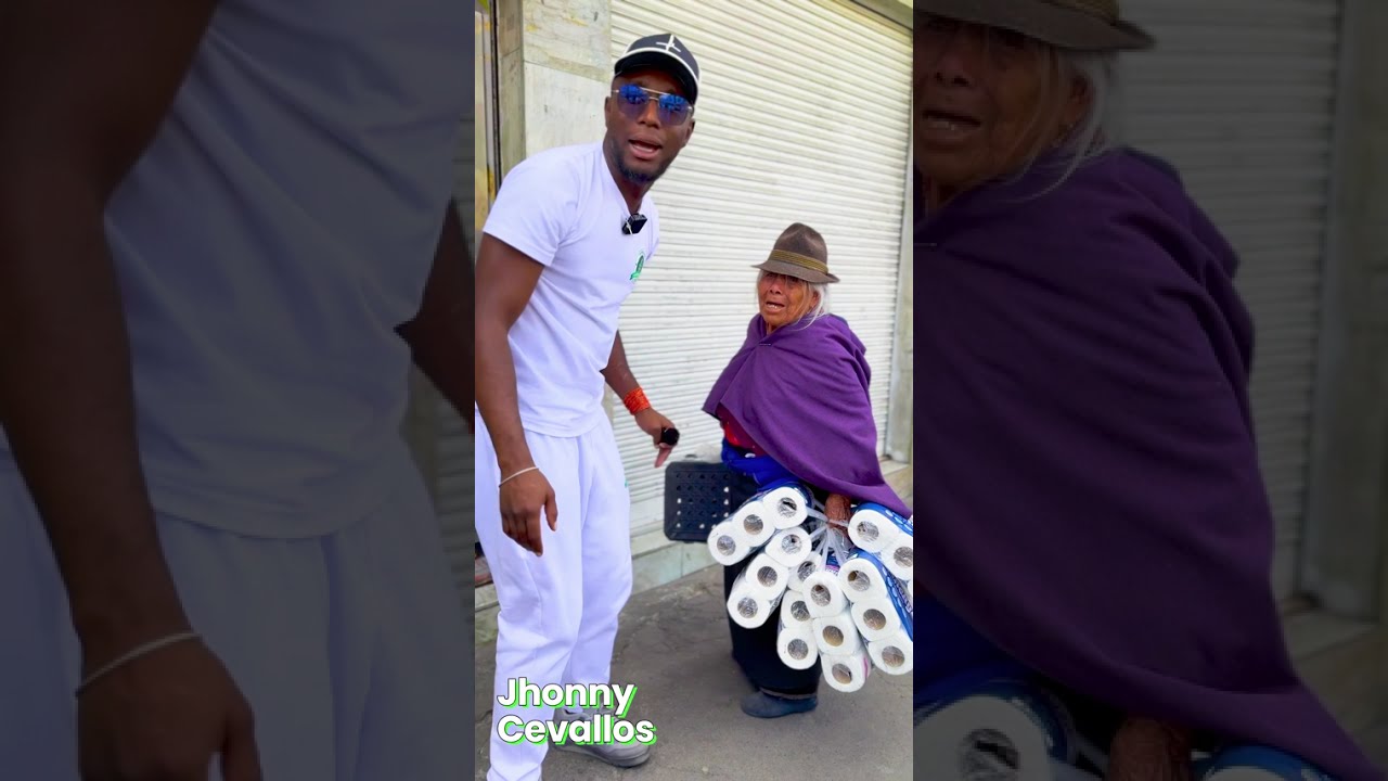Vio a esta Abuelita vendiendo papel en la calle y lo que hizo Jhonny Cevallos te sorprenderá.