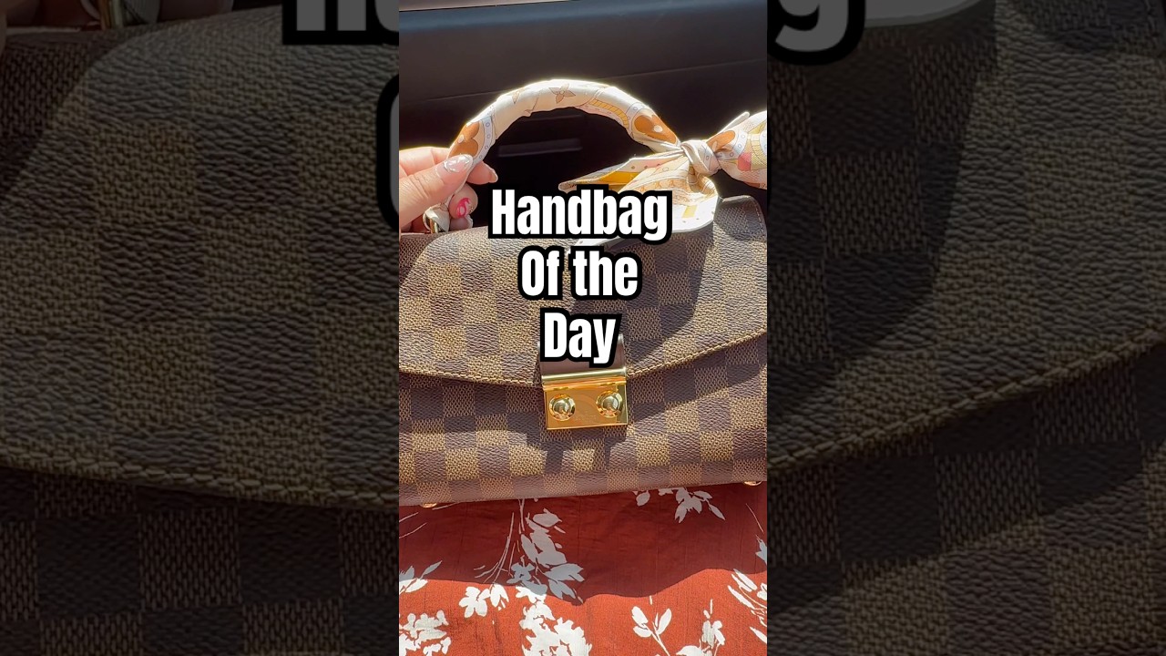 Сумочка дня LV Croisette Damier Ebene с сумочкой на каблуках @TheGalsGuideBlog 