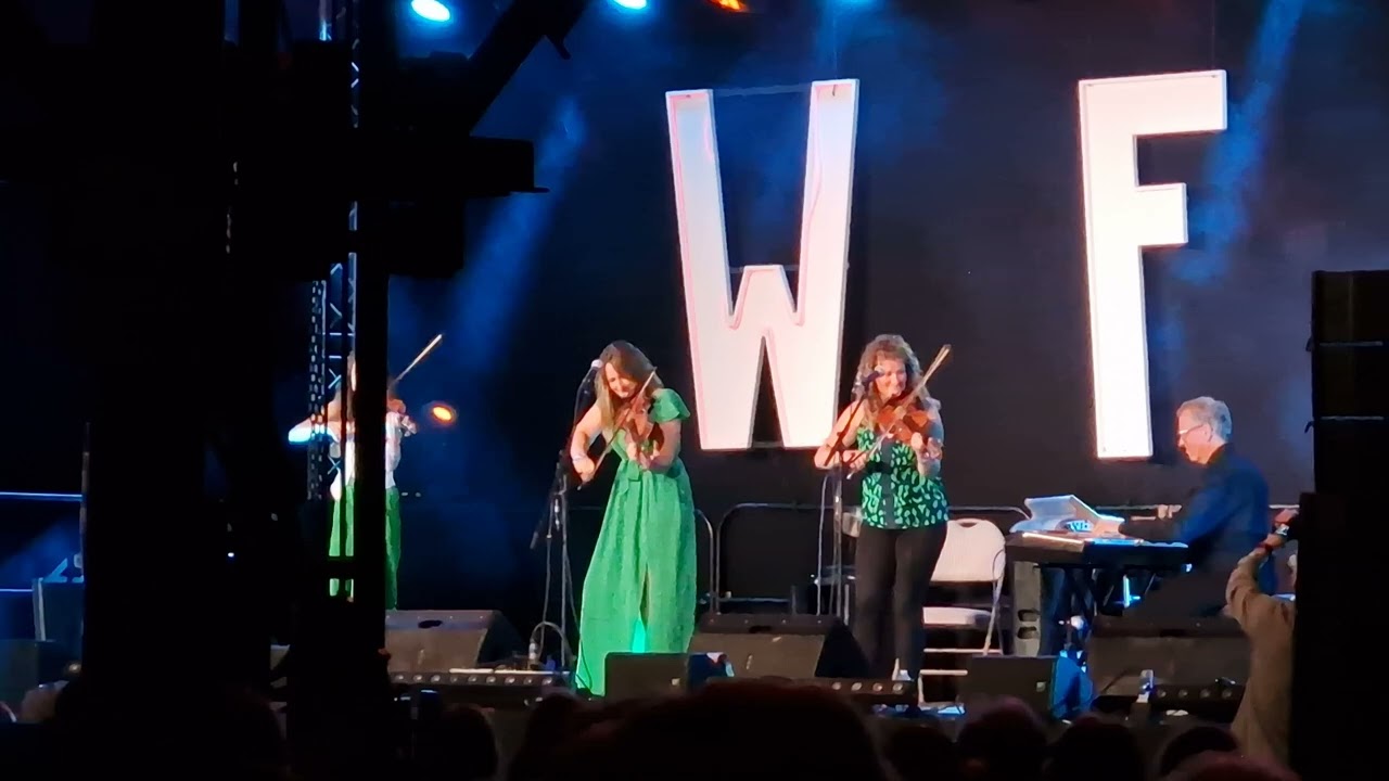 Fara playing at Warwick Folk Festival 2025