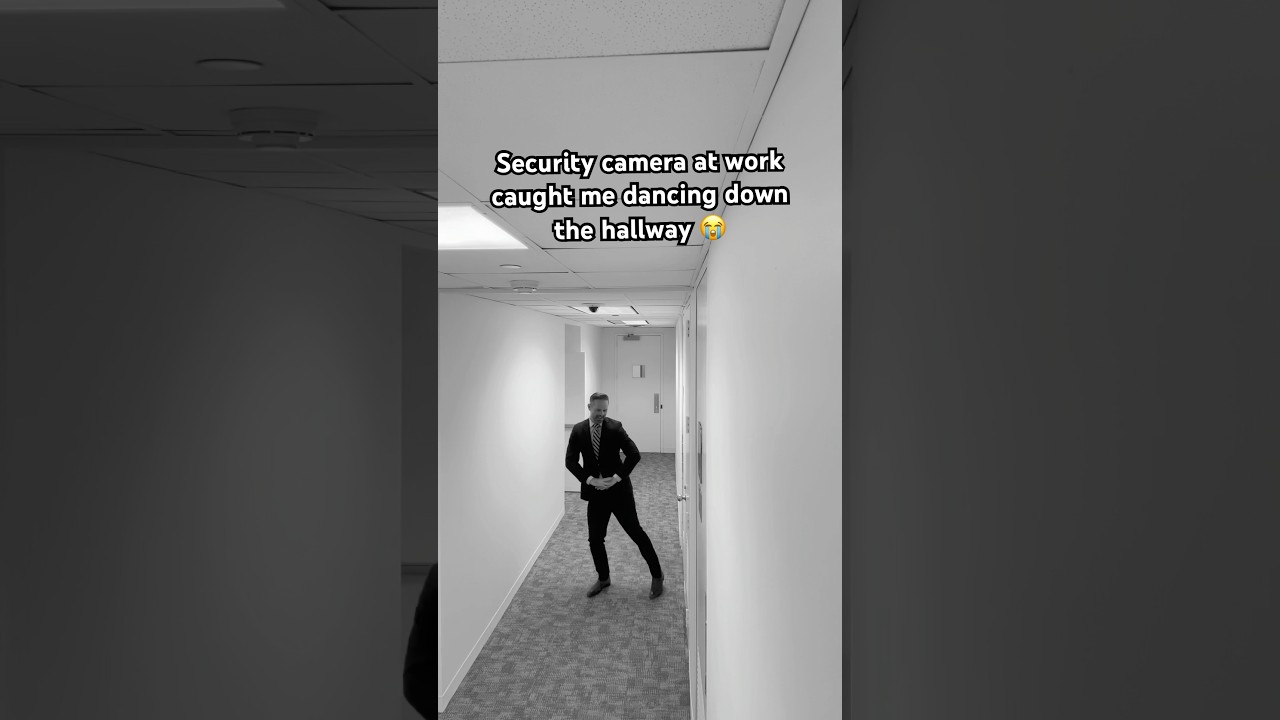 Bathroom break = Dance break 🤷🏻‍♂️😭 