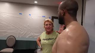Full Wearing Fake Muscle Suit At Bodybuilding Show! (Jidion Reupload) Update