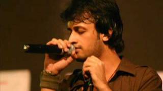 Video thumbnail of "YouTube - Atif Aslam singing Cover Khamaj by Fuzon Live.flv"