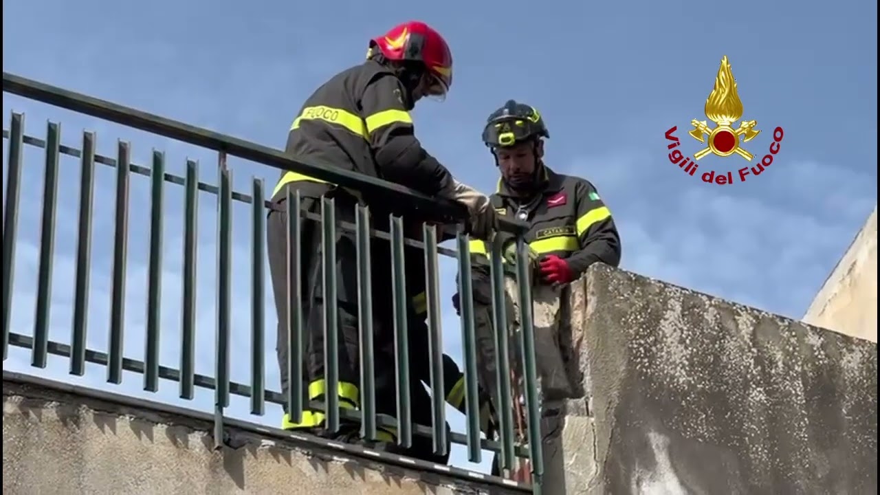 RAGALNA (CT) - SISMA CATANIA, VIGILI DEL FUOCO IMPEGNATI PER VERIFICHE STATICHE A RAGALNA