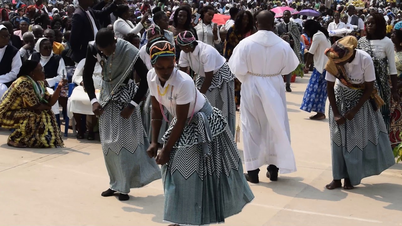 Votos perpetuos dos salesianos 2019:  Lixeira sambizanga: Canto de ação de graça