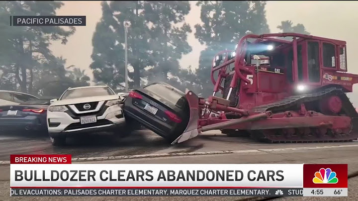 Watch: Bulldozer clears abandoned cars near Pacific Palisades wildfire