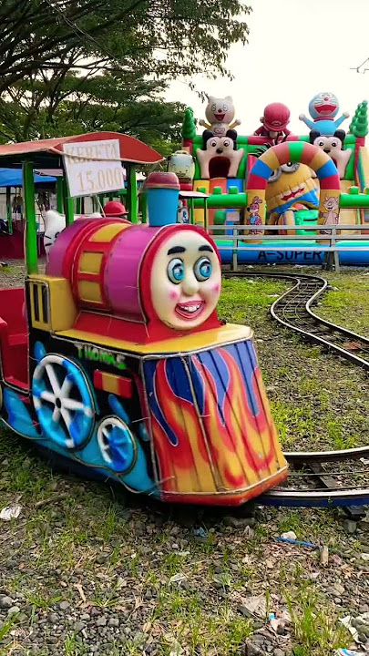 Kereta Thomas api merah dan rumah balon mr Mario